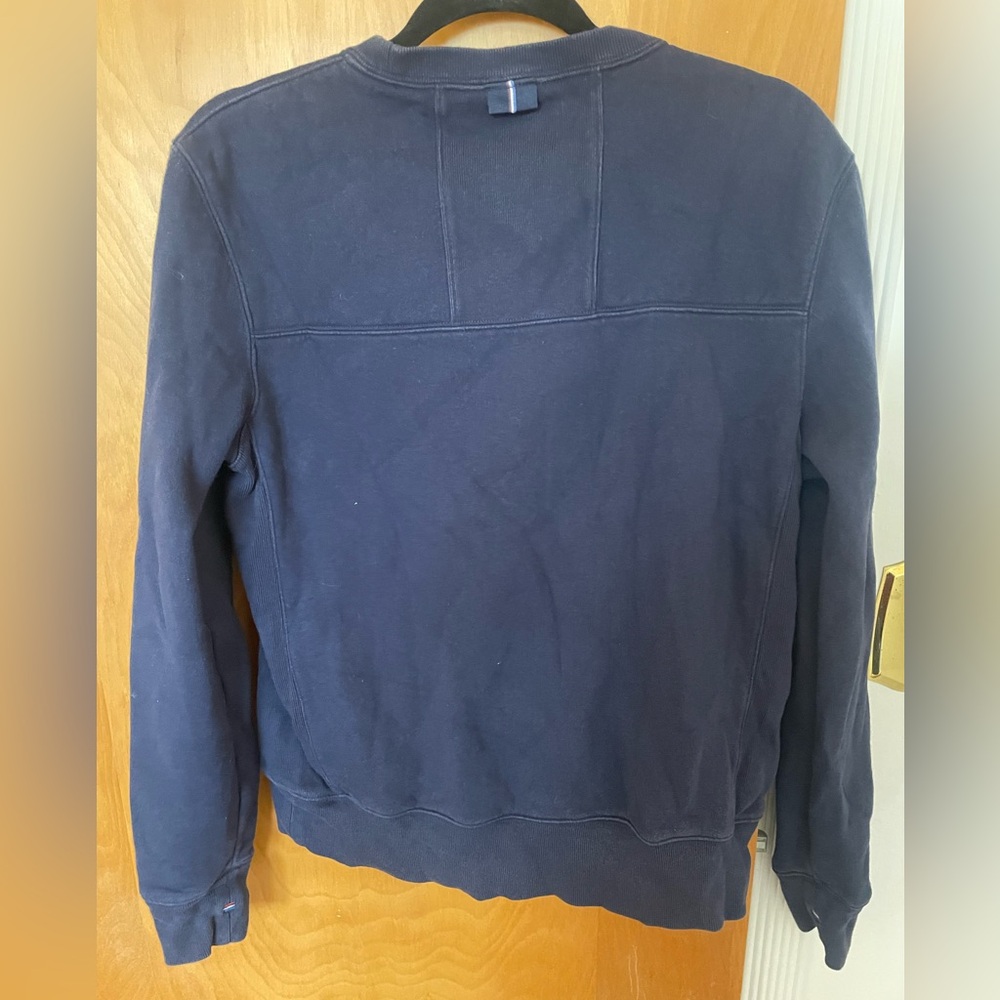 Navy blue four laps x peloton men’s sweatshirt size small with zipper pockets